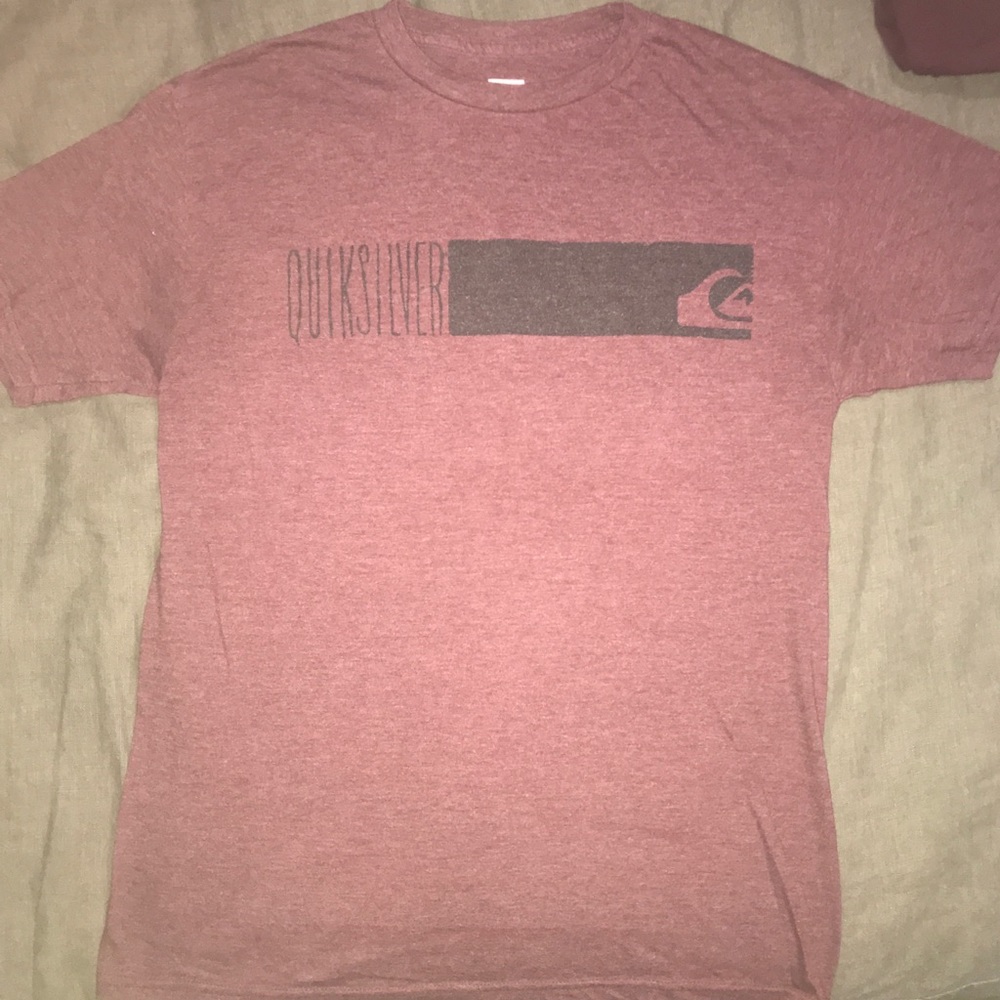 Quicksilver maroon T-shirt
